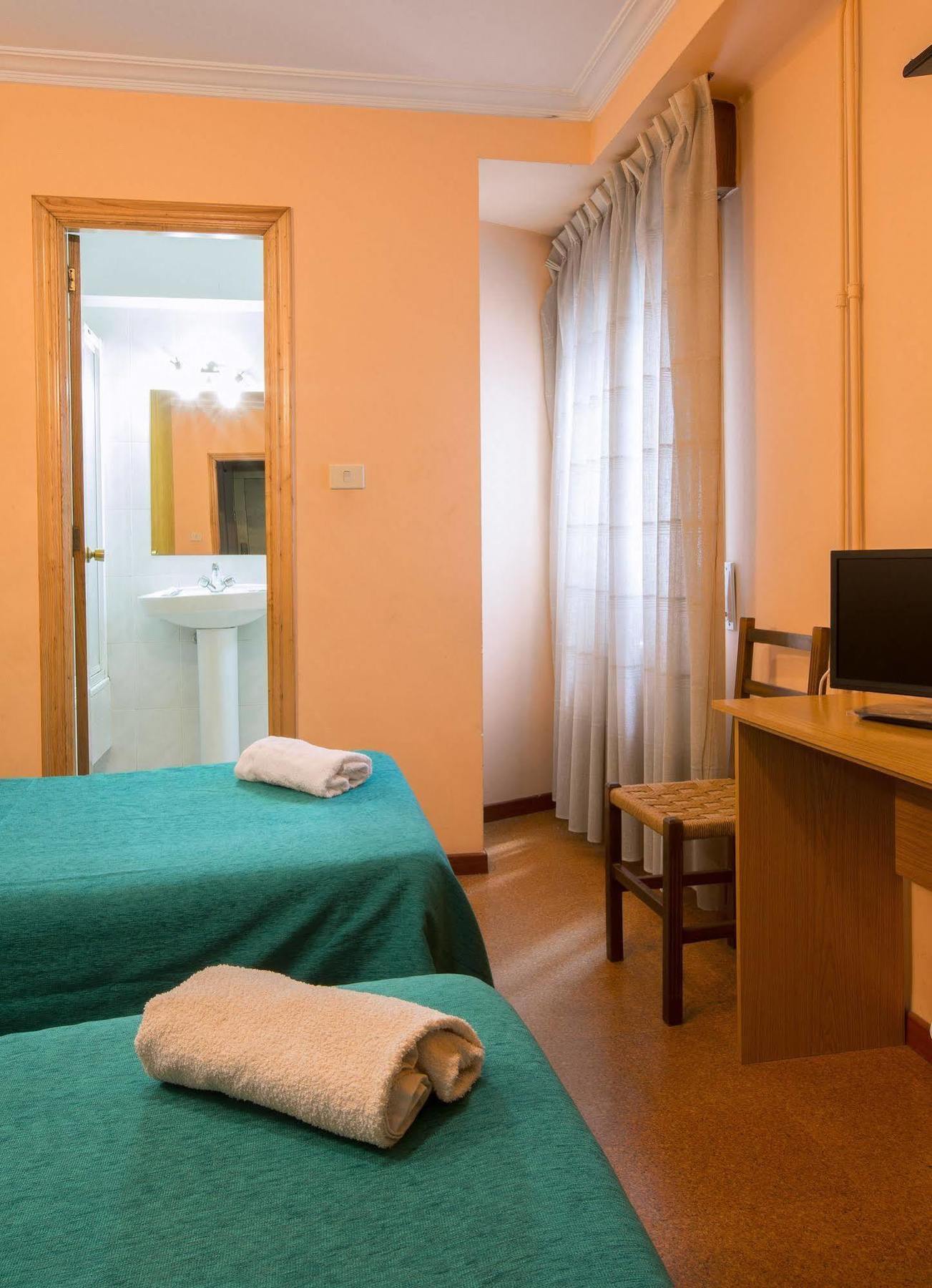 Pension Las Palmeras Lalín Exterior foto